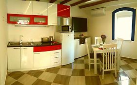 Karmen's Apartment One